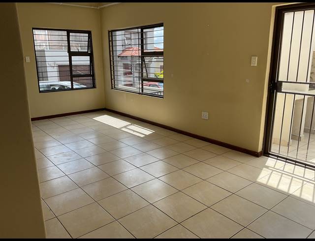 3 BEDROOM FREEHOLD FOR SALE IN SAGEWOOD